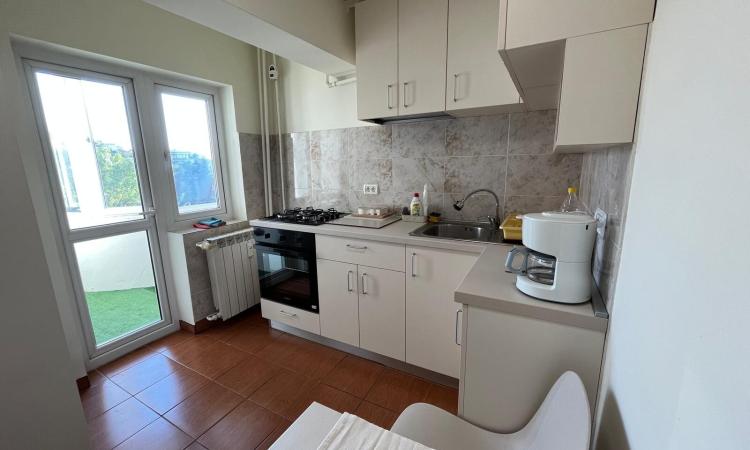 Unirii - Bld. Unirii - Piata Alba Iulia - 3 balcoane - stradal