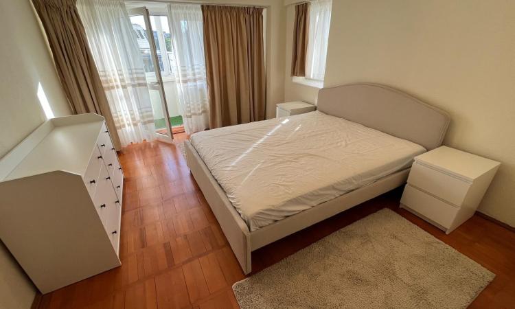 Unirii - Bld. Unirii - Piata Alba Iulia - 3 balcoane - stradal