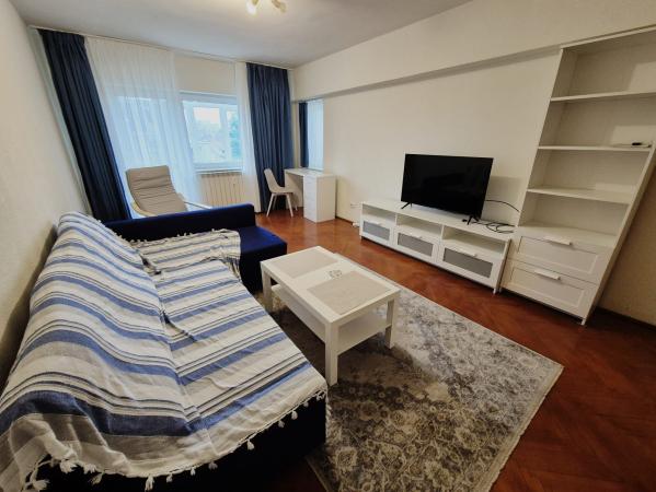 Unirii - Bld. Unirii - Piata Alba Iulia - 3 balcoane - stradal