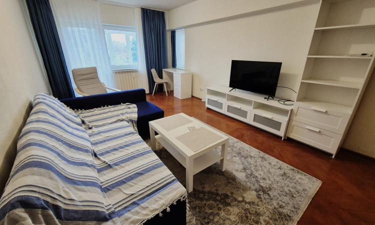 Unirii - Bld. Unirii - Piata Alba Iulia - 3 balcoane - stradal
