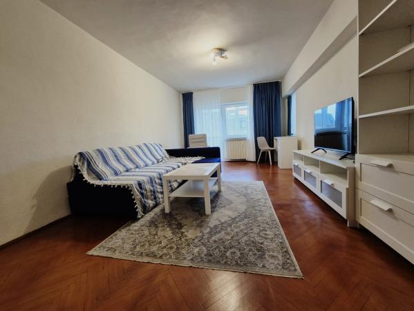 Unirii - Bld. Unirii - Piata Alba Iulia - 3 balcoane - stradal