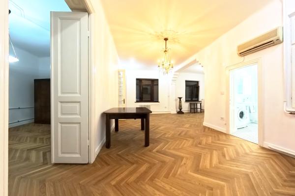 Casă pentru Birouri – 120 mp, Curte 100 mp, Complet Renovată 2025 – Vatra Luminoasă, Str. Competiției