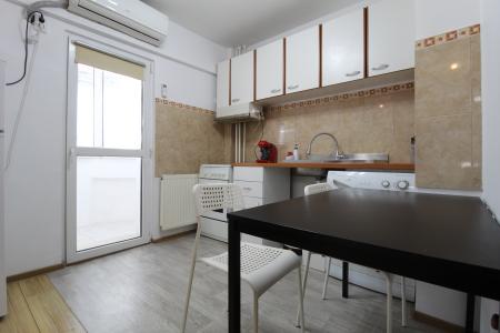 Calea Calarasilor - Piata Muncii - 2 balcoane - bloc mixt