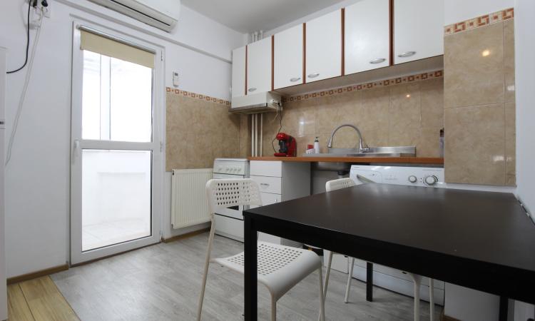 Calea Calarasilor - Piata Muncii - 2 balcoane - bloc mixt