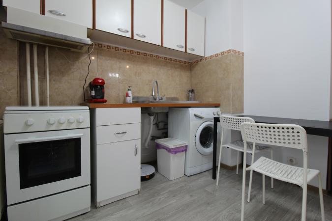 Calea Calarasilor - Piata Muncii - 2 balcoane - bloc mixt
