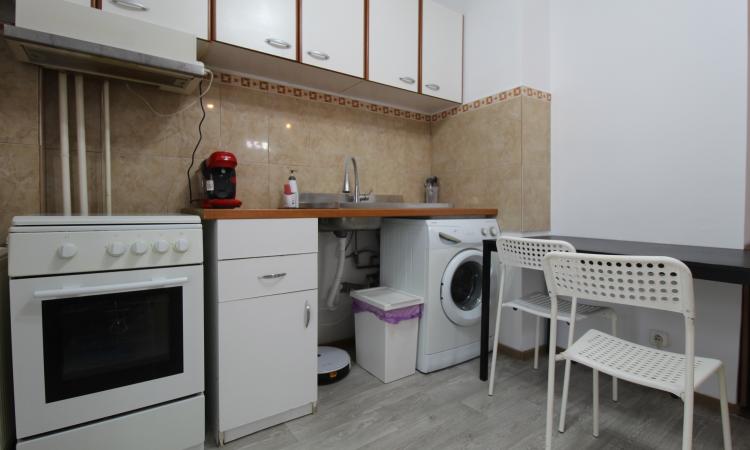 Calea Calarasilor - Piata Muncii - 2 balcoane - bloc mixt