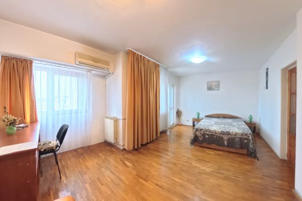 Garsonieră spațioasă 47 mp, stradal Bulevardul Unirii – mobilată, utilată, 2 balcoane