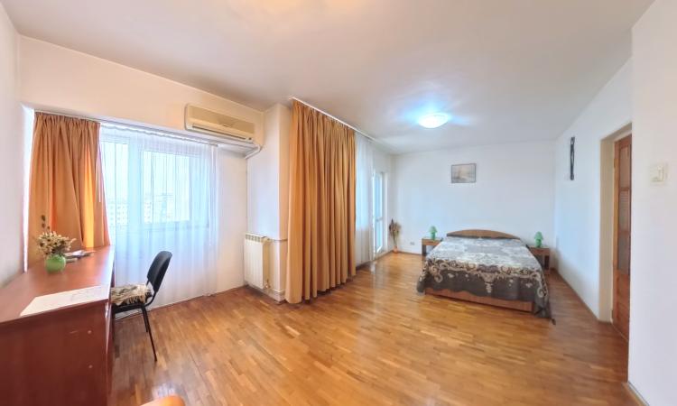 Garsonieră spațioasă 47 mp, stradal Bulevardul Unirii – mobilată, utilată, 2 balcoane