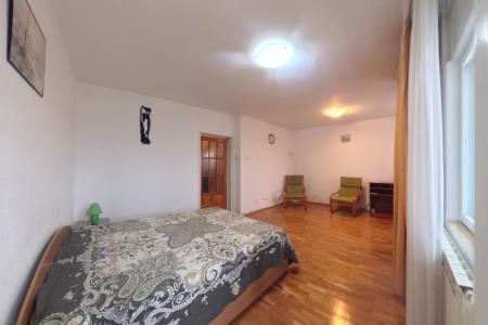 Garsonieră spațioasă 47 mp, stradal Bulevardul Unirii – mobilată, utilată, 2 balcoane