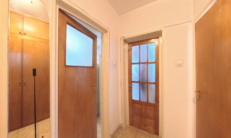 Garsonieră spațioasă 47 mp, stradal Bulevardul Unirii – mobilată, utilată, 2 balcoane
