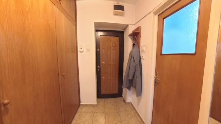 Garsonieră spațioasă 47 mp, stradal Bulevardul Unirii – mobilată, utilată, 2 balcoane
