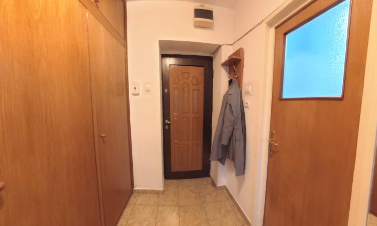 Garsonieră spațioasă 47 mp, stradal Bulevardul Unirii – mobilată, utilată, 2 balcoane