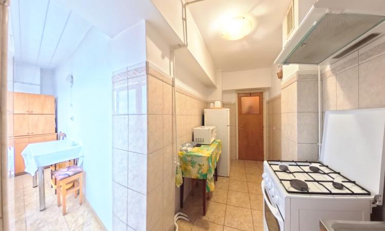 Garsonieră spațioasă 47 mp, stradal Bulevardul Unirii – mobilată, utilată, 2 balcoane