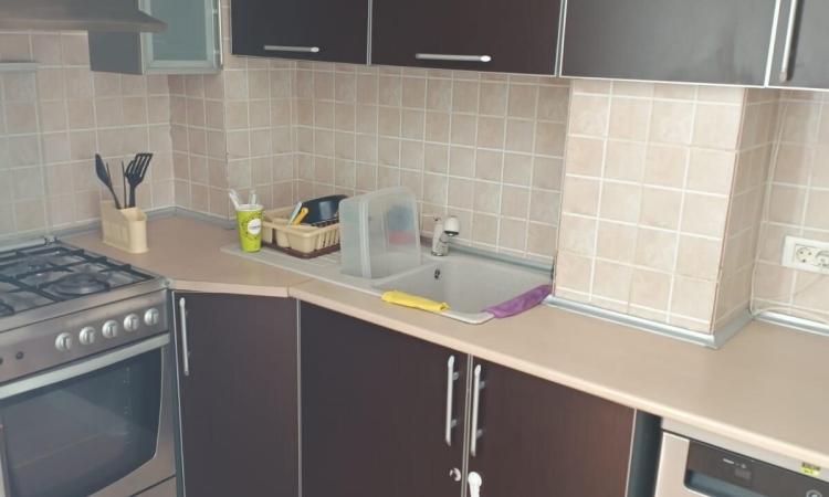 Calea Calarasilor - metrou Piata Muncii - loc de parcare ADP - 3 camere