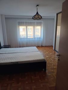 Calea Calarasilor - metrou Piata Muncii - loc de parcare ADP - 3 camere