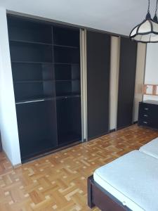 Calea Calarasilor - metrou Piata Muncii - loc de parcare ADP - 3 camere