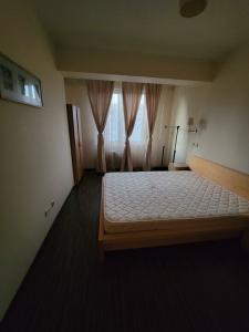 Decebal - Piata Alba Iulia - parcare subterana - metrou Piata Muncii