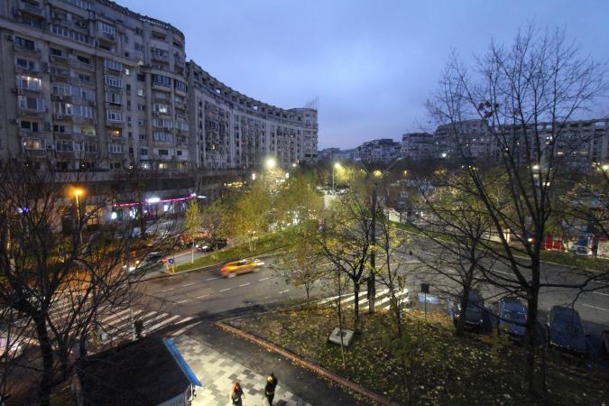 Piata Alba Iulia - Rond Alba Iulia - 70 mp - vedere integral pe fata