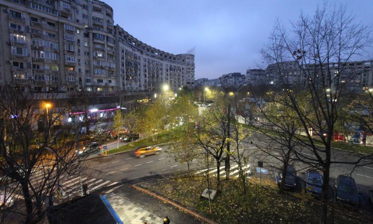 Piata Alba Iulia - Rond Alba Iulia - 70 mp - vedere integral pe fata