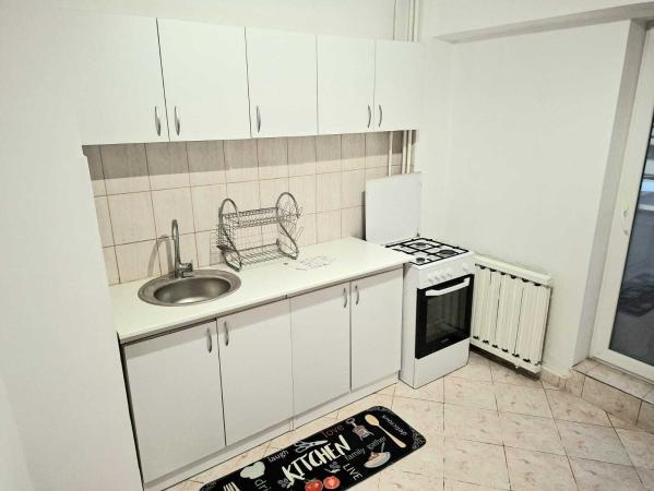 Unirii - Camera de Comert - bloc mixt - 5 minute metrou