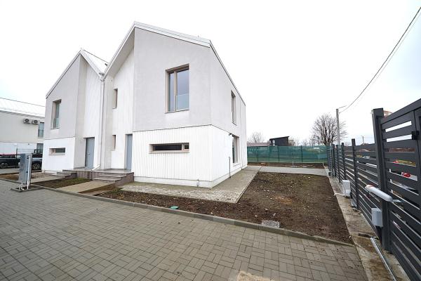 Otopeni, Odăile – Ansamblu privat, vilă Duplex P+1, curte proprie.