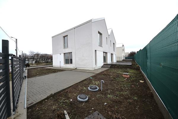 Otopeni, Odăile – Ansamblu privat, vilă Duplex P+1, curte proprie.