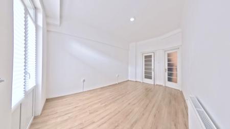 Victoriei- Romana - Lascar Catargiu - 3 camere - 87 mp utili cu centrala proprie