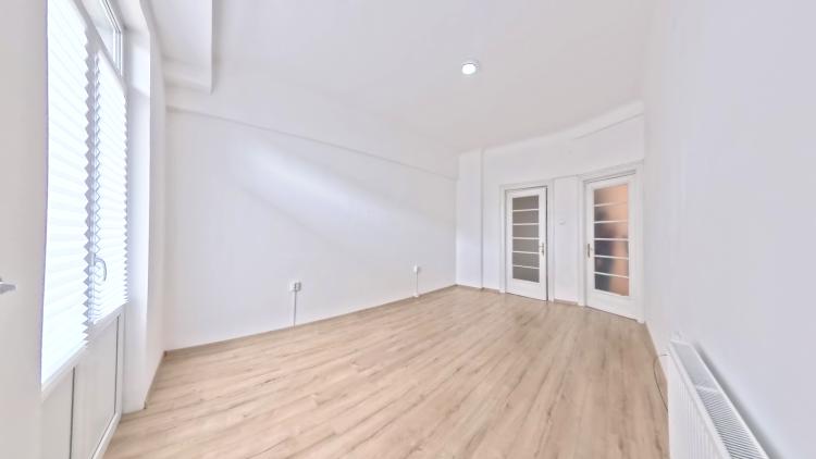 Victoriei- Romana - Lascar Catargiu - 3 camere - 87 mp utili cu centrala proprie