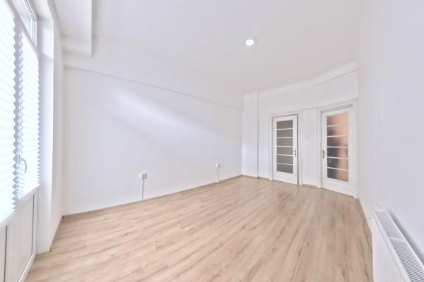 Victoriei- Romana - Lascar Catargiu - 3 camere - 87 mp utili cu centrala proprie