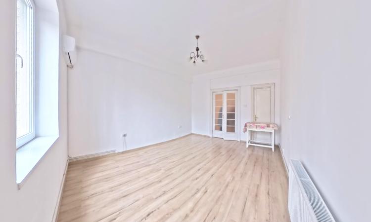 Victoriei- Romana - Lascar Catargiu - 3 camere - 87 mp utili cu centrala proprie