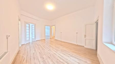 Victoriei- Romana - Lascar Catargiu - 3 camere - 87 mp utili cu centrala proprie