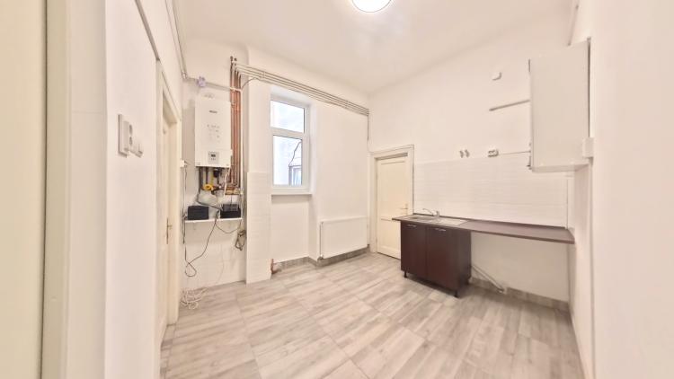 Victoriei- Romana - Lascar Catargiu - 3 camere - 87 mp utili cu centrala proprie