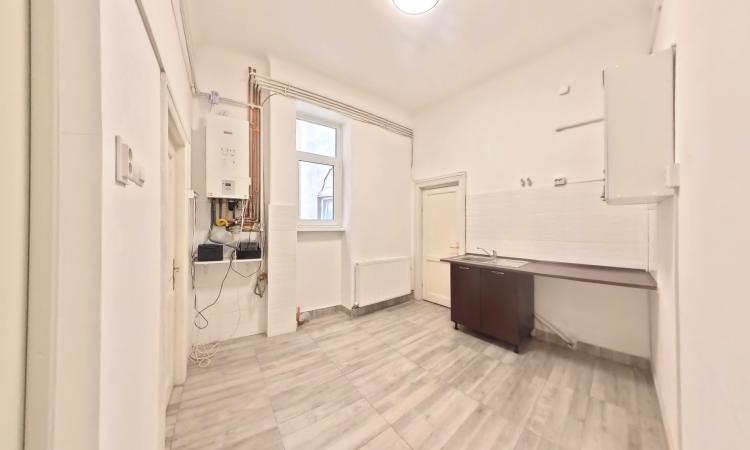 Victoriei- Romana - Lascar Catargiu - 3 camere - 87 mp utili cu centrala proprie