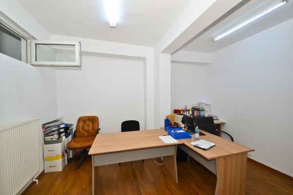 1 Mai, Inginer Zablovschi, Vila D+P+1E+M, 600 mp construiti, ideala birouri, clinica, comercial.