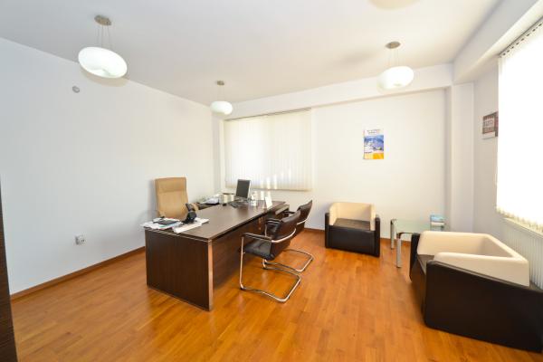 1 Mai, Inginer Zablovschi, Vila D+P+1E+M, 600 mp construiti, ideala birouri, clinica, comercial.