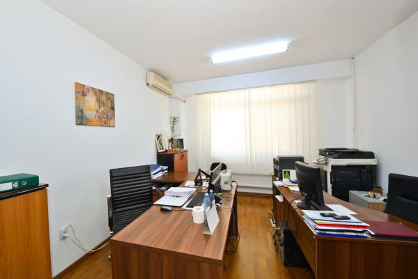 1 Mai, Inginer Zablovschi, Vila D+P+1E+M, 600 mp construiti, ideala birouri, clinica, comercial.