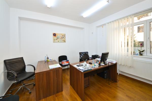 1 Mai, Inginer Zablovschi, Vila D+P+1E+M, 600 mp construiti, ideala birouri, clinica, comercial.