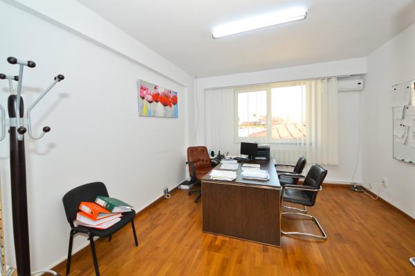 1 Mai, Inginer Zablovschi, Vila D+P+1E+M, 600 mp construiti, ideala birouri, clinica, comercial.
