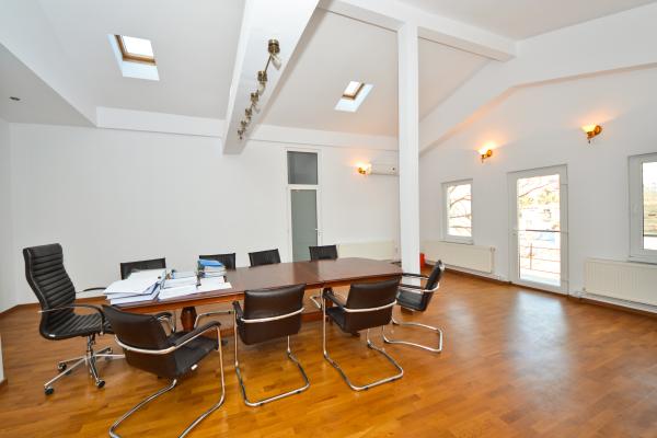 1 Mai, Inginer Zablovschi, Vila D+P+1E+M, 600 mp construiti, ideala birouri, clinica, comercial.