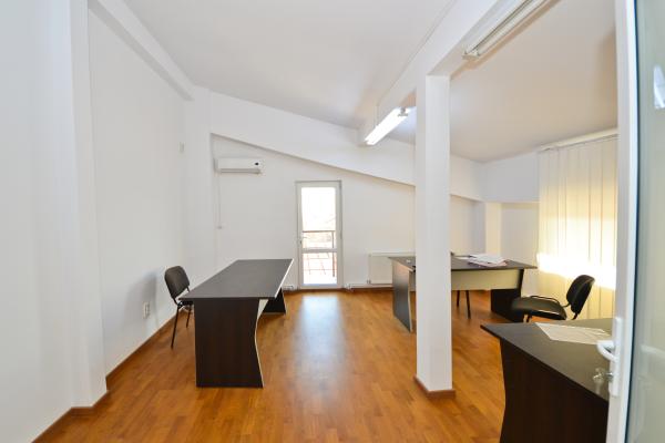 1 Mai, Inginer Zablovschi, Vila D+P+1E+M, 600 mp construiti, ideala birouri, clinica, comercial.