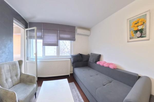 Titan /str Cozla / ap 2 camere renovat/mobilat/utilat