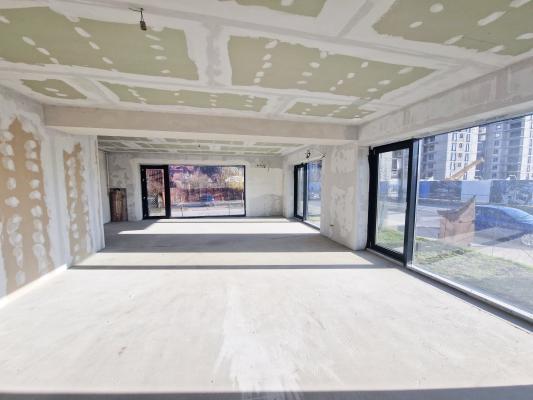 Spatiu comercial stradal, apropiere metrou Straulesti