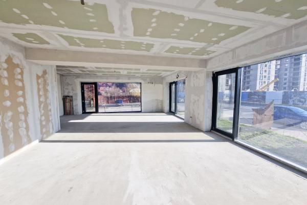 Spatiu comercial stradal, apropiere metrou Straulesti