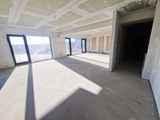 Spatiu comercial stradal, apropiere metrou Straulesti