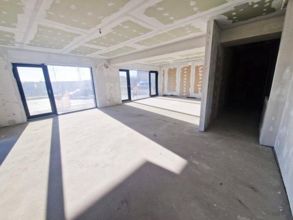 Spatiu comercial stradal, apropiere metrou Straulesti