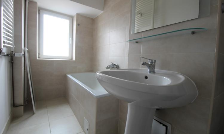 Piata Alba Iulia - Rond Alba Iulia - Banca Transilvania -studio renovat