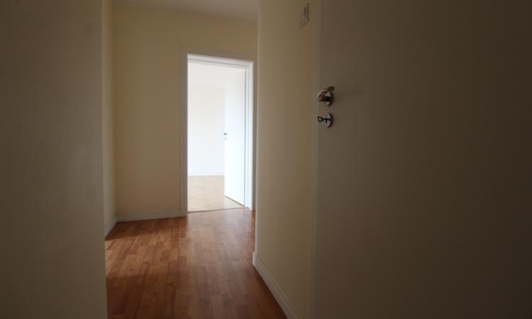 Piata Alba Iulia - Rond Alba Iulia - Banca Transilvania -studio renovat