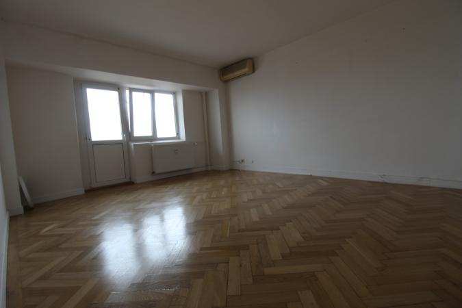 Piata Alba Iulia - Rond Alba Iulia - Banca Transilvania -studio renovat