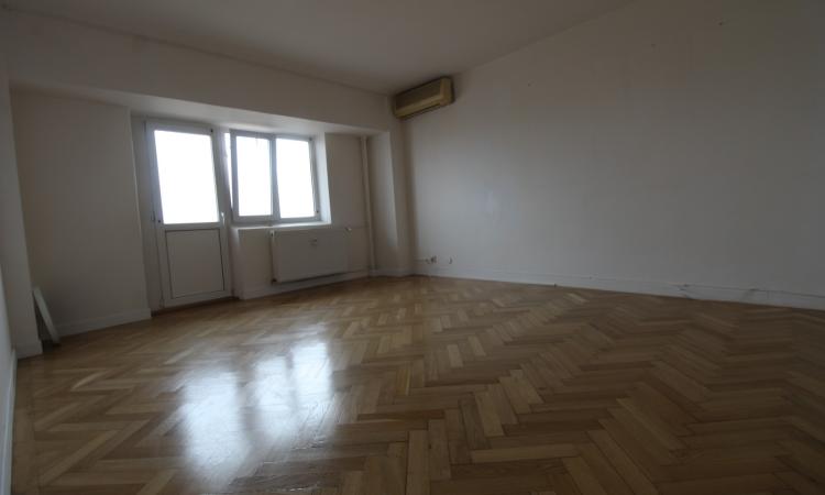 Piata Alba Iulia - Rond Alba Iulia - Banca Transilvania -studio renovat