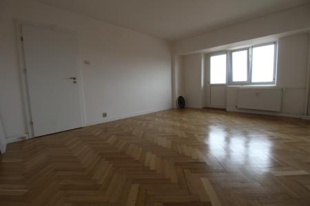 Piata Alba Iulia - Rond Alba Iulia - Banca Transilvania -studio renovat